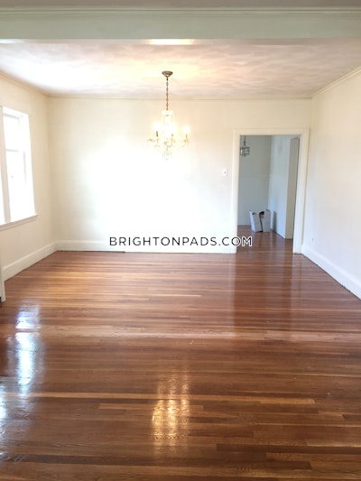 Brighton REALLY NICE LARGE 5 BED 2 BATH UNIT NEAR BOSTON COLLEGE Boston - $7,200