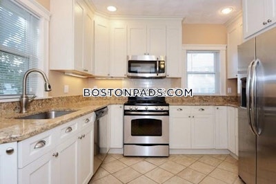 Medford 5 Bed, 2 Bath Unit  Tufts - $7,000