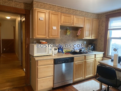 Somerville 4 Beds 2 Baths  Tufts - $5,200