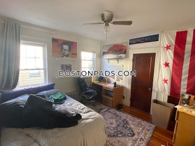 Medford 3 Beds 1 Bath  Tufts - $3,900