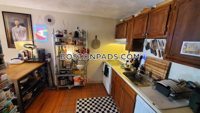 Allston Spacious 2 bed 1 Bath available NOW on Kelton St in Allston! Boston - $2,735 50% Fee