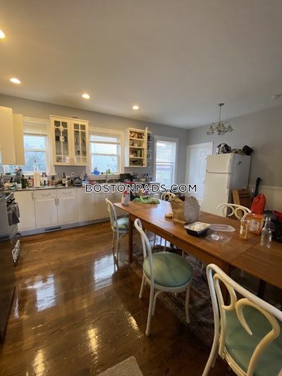 Mission Hill Spacious 4 bed 2 bath available NOW on Parker Hill Ave in Mission Hill!  Boston - $10,800