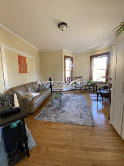 Medford Must-see 4 bed 2 bath with laundry in unit!  Tufts - $3,495