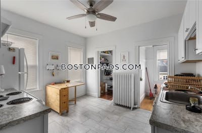 Somerville 3 Beds 1 Bath  Tufts - $4,000 50% Fee