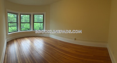 Brookline 1 Bed 1 Bath  Coolidge Corner - $3,000