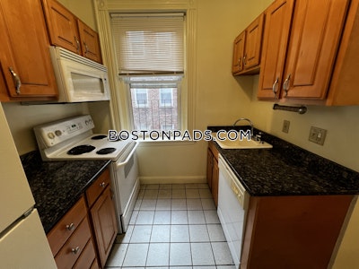 Fenway/kenmore Nice Studio available 11/1 on Queensberry St. in Fenway Boston - $2,300